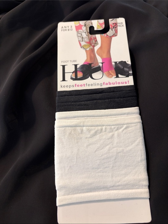 HUE Accessories - HUE Women’s Foot Tube Athletic Socks - Black & White - 2 Pack